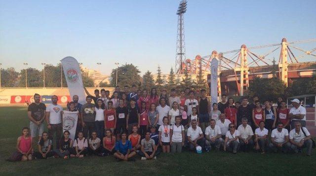 Odunpazarı Atletizmde Başarıya Doymuyor