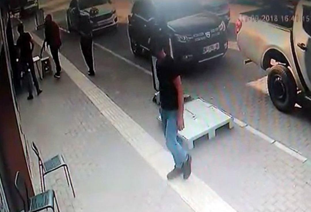 Gelin Arabalı, Kalaşnikoflu Kuyumcu Soygun Girişimi Kamerada