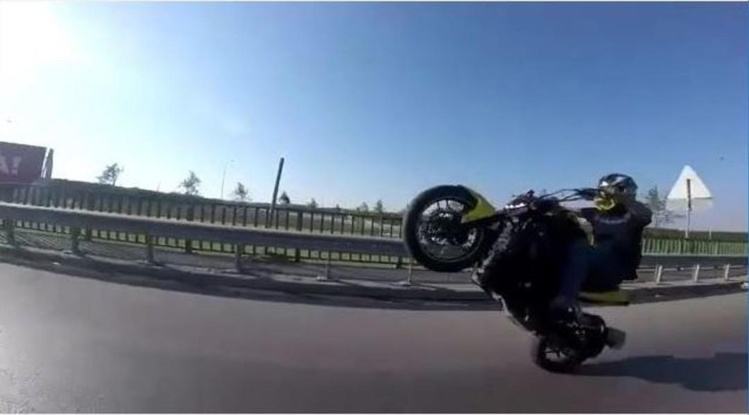 (&ouml;zel) Avrasya T&uuml;neli&rsquo;nde Sevgilisiyle Tek Teker Giden Maganda Kamerada