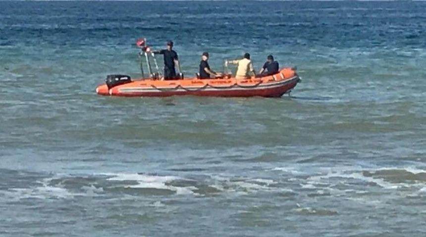 Tıp Fak&uuml;ltesi &Ouml;ğrencisi Girdiği Denizde Kayboldu