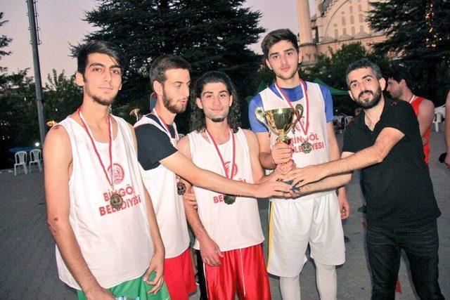 Bingöl’de Sokak Basketboluna Yoğun İlgi