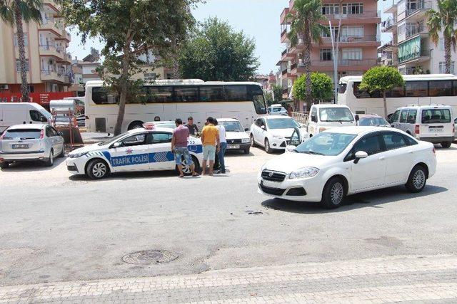 Manavgat’ta Motosikletle Otomobil Çarpıştı: 1 Yaralı