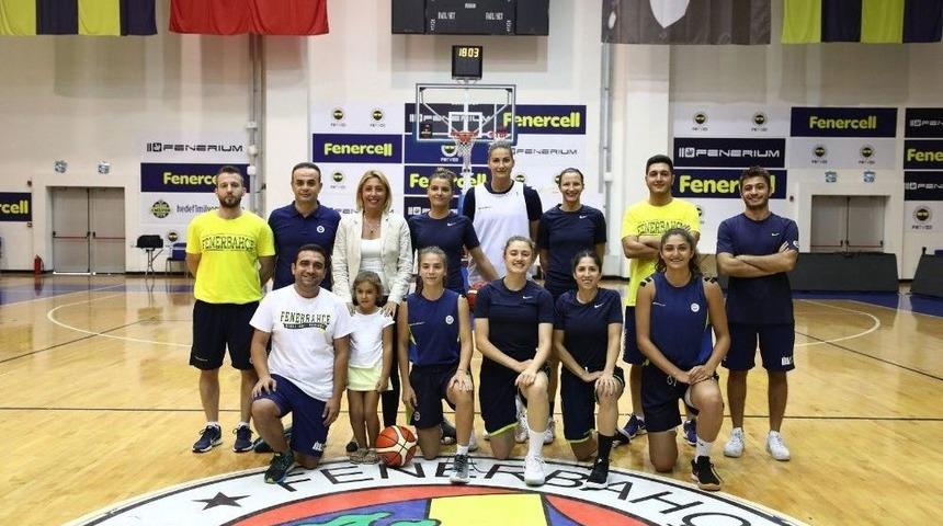 Özge Yavaş, Fenerbahçe’de