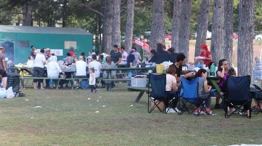 Bayram Tatilini Piknikte Ge&ccedil;irdiler