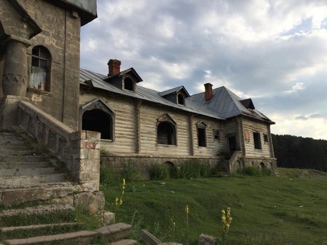 Sarıkamış Katerina Av K&ouml;şk&uuml; Yıkılıyor