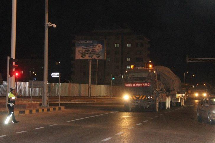 Kilis’ten İdlib Sınırına Obüs İle Tank Sevkıyatı G5