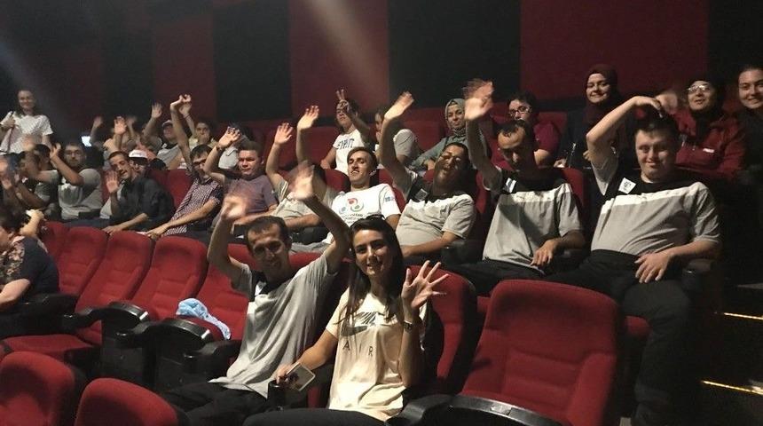 Cemil Meriç Öğrencileri Öğretmenleri İle Film İzledi