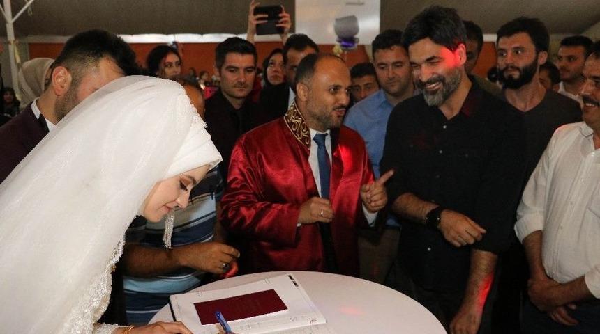 Sanat&ccedil;ı Işılak, Nikah Şahidi Oldu