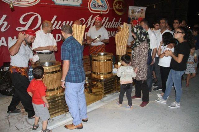 Elazığ’da 2 Tona Yakın Maraş Dondurması Dağıtıldı