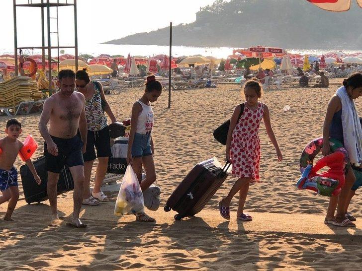 Otellerde Yer Kalmayınca Sahile Yerleştiler G3