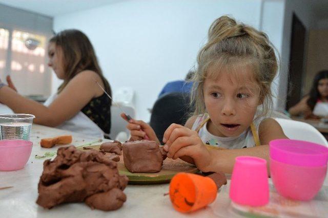 Muratpaşa’da 467 Çocuk, Sanata İlk Adımını Attı