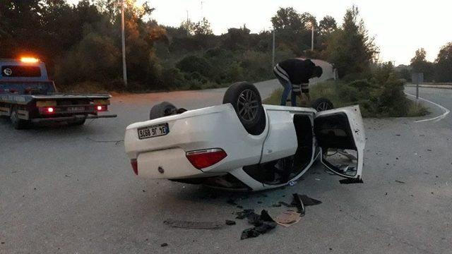 Kontrolden Çıkan Araç Takla Attı: 2 Yaralı