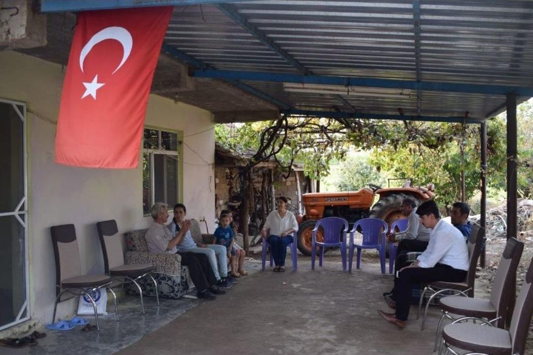 Kaymakam B&uuml;y&uuml;knal&ccedil;acı&rsquo;dan Şehit Yakınlarına Bayram Ziyareti