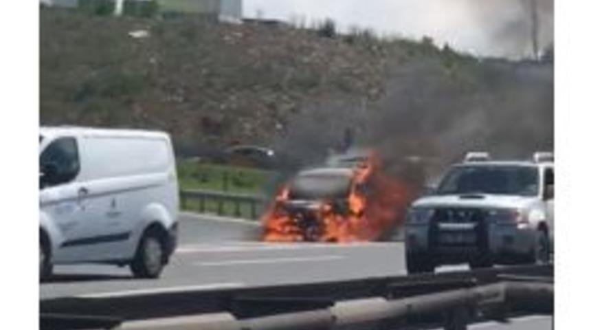 Tem Otoyolu&rsquo;nda Ara&ccedil; Alev Alev Yandı