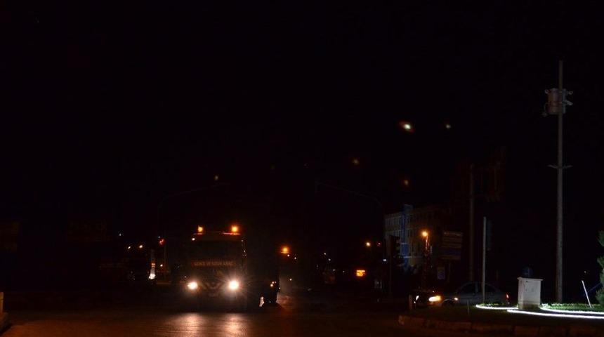 Suriye Sınırına Askeri Sevkiyat Gecede Devam Ediyor