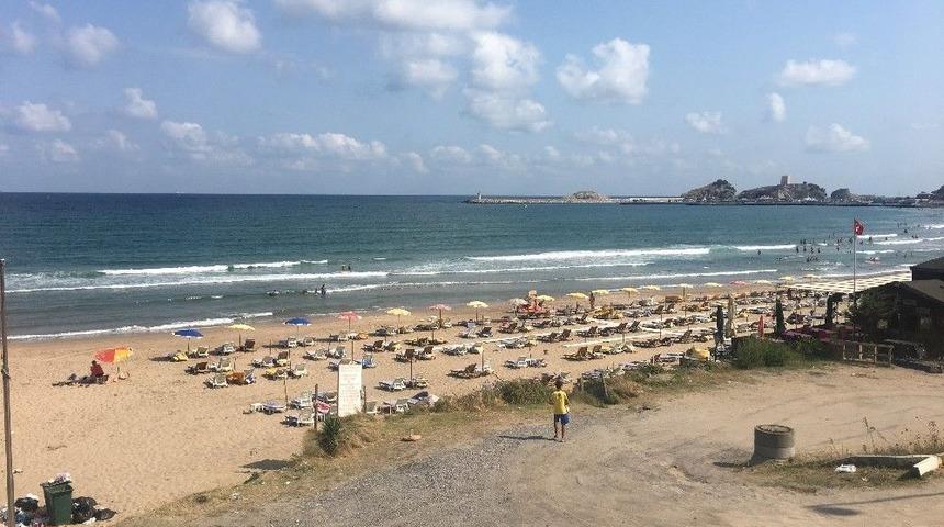 Şile Denizinin Dalgalarında &Ouml;l&uuml;me Aldırış Etmediler