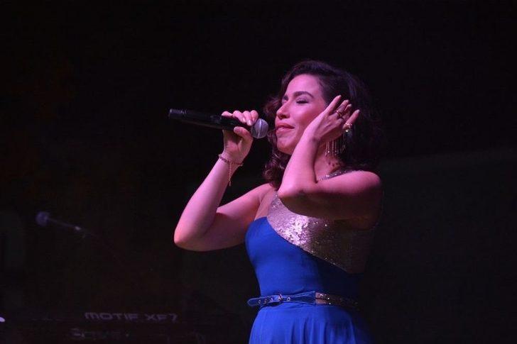 Tekirdağlılar Burcu Güneş İle Coştu G2