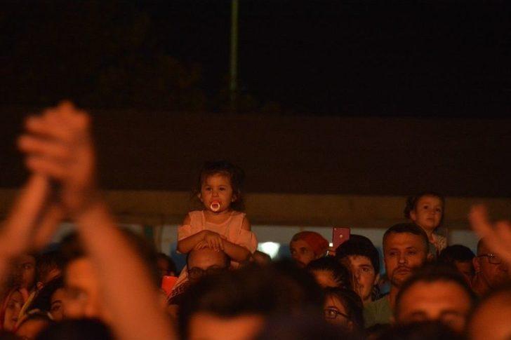 Tekirdağlılar Burcu Güneş İle Coştu G4