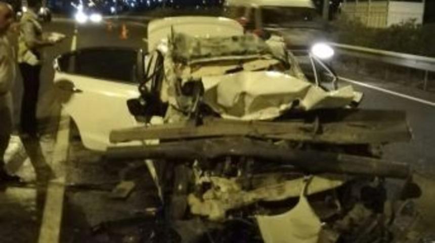 Kamyona Çarpan Otomobilin Sürücüsü Hayatını Kaybetti