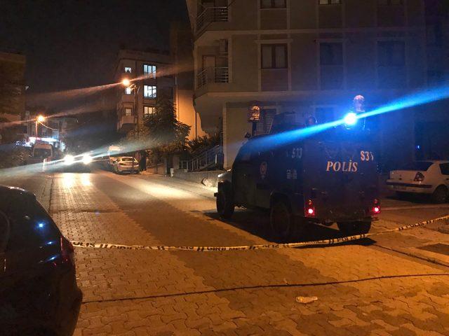 Ataşehir'de sokakta 2 el bombası bulundu (1)