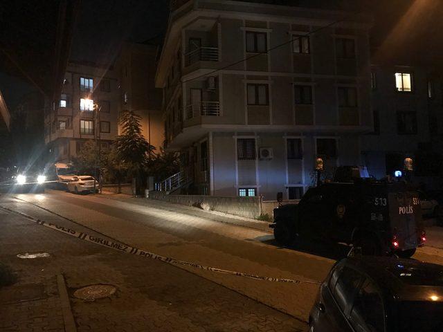 Ataşehir'de sokakta 2 el bombası bulundu (1)