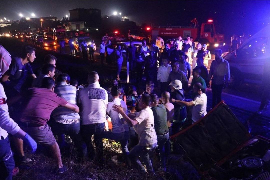 Kontrolden &Ccedil;ıkan Otomobil 4 Aracı Bi&ccedil;ti: 1&rsquo;i &Ccedil;ocuk 7 Yaralı