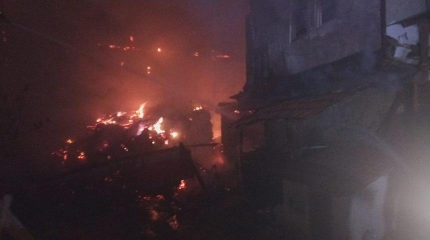 Çorum’da Yangın: 2 Ev Kül Oldu