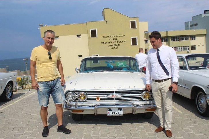 Ayvalık’ta Klasik Otomobiller Görücüye Çıktı G1
