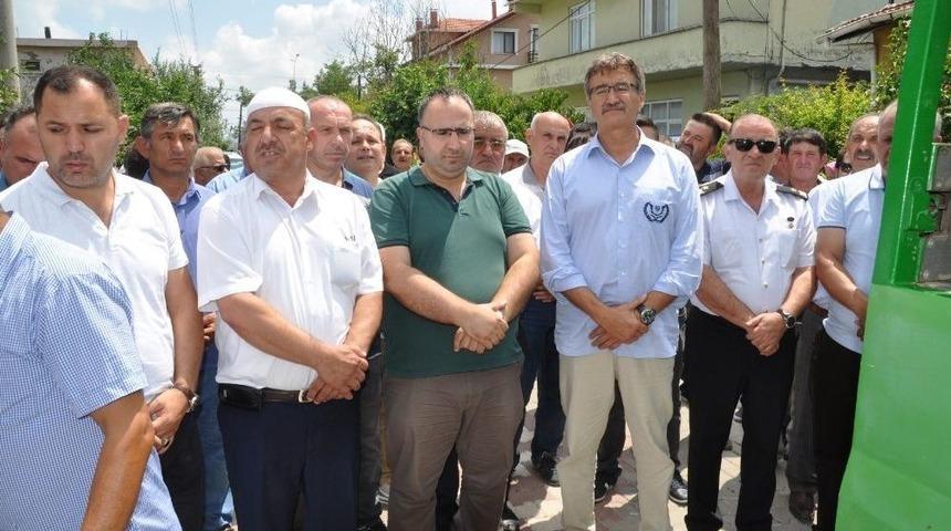 Eski Bakan T&uuml;zmen Cenazeye Katıldı