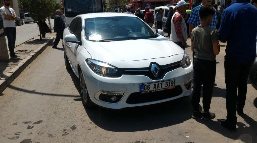 Minik Leyla&rsquo;nın Babasına Otomobil &Ccedil;arptı