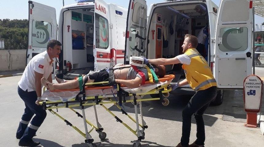 Otomobil İstinat Duvarına &Ccedil;arptı: 2 Yaralı