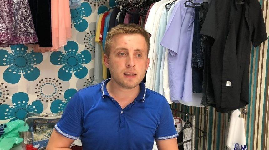 Damatlığın Cebinde Bulduğu 4 Bin 700 Tl&rsquo;yi Sahibine Teslim Etti