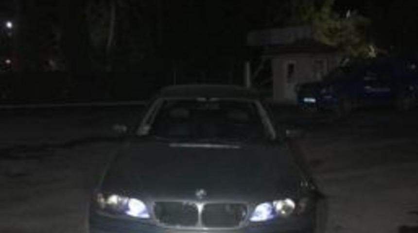 G&uuml;mr&uuml;k Ka&ccedil;ağı 2 L&uuml;ks Ara&ccedil; Yakalandı