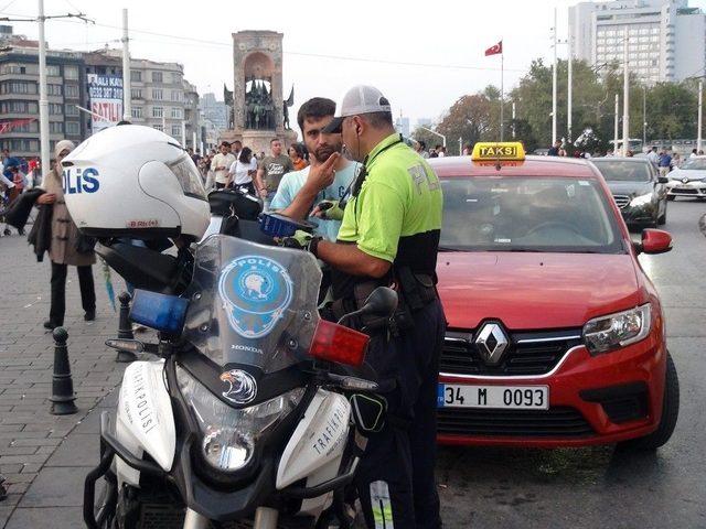 (özel) Taksim’de Kurallara Uymayan Sürücülere Ceza Yağdı