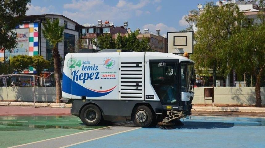 Kepez Belediyesi&rsquo;nden Okul Bah&ccedil;elerine Temizlik
