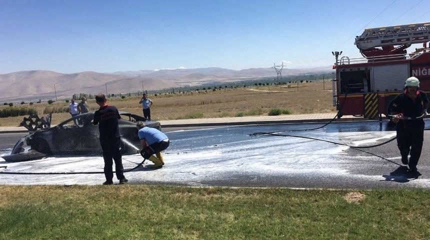 Seyir Halindeki Otomobil Yandı