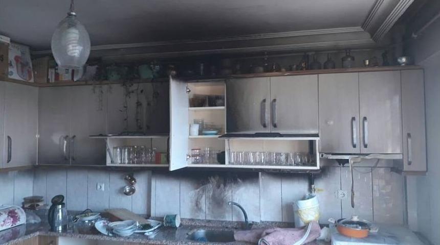 Alev Alan Mutfak T&uuml;p&uuml; Yangına Yol A&ccedil;tı