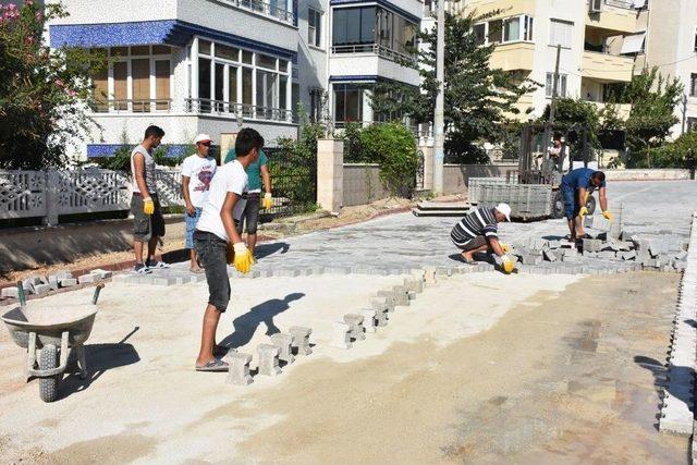 Edremit Belediyesi Bir Ayda 80 Bin Metrekare Parke Taş Döşedi