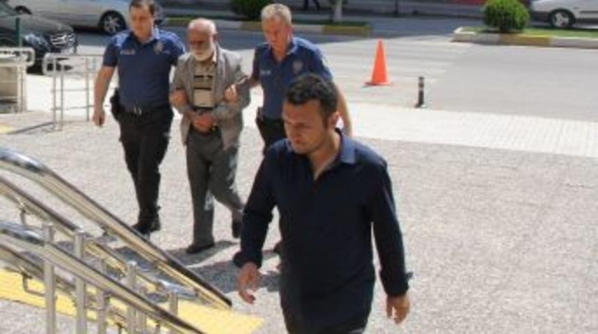 Eşini Boğarak &Ouml;ld&uuml;rd&uuml;