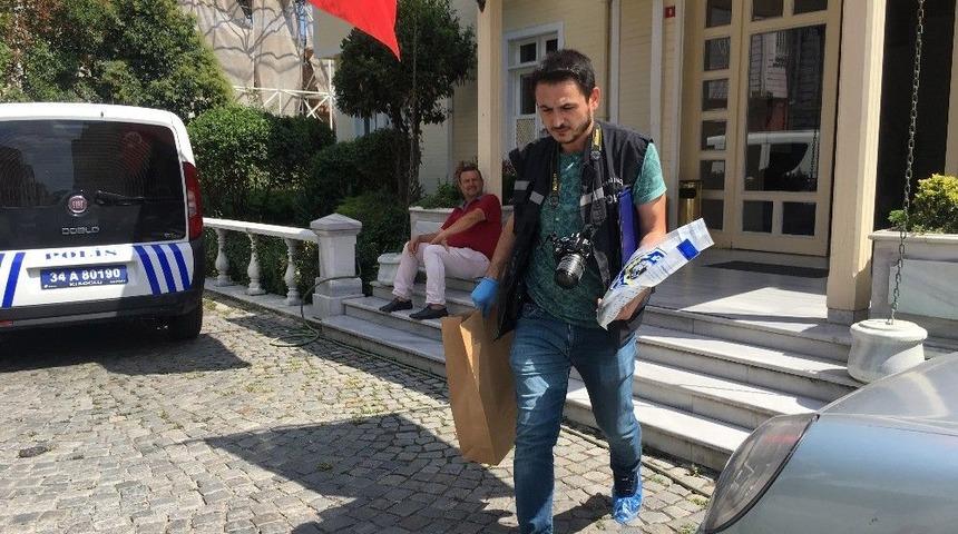 Fatih&rsquo;te Bir Otel Odasında Başından Silahla Vurulmuş Bir Erkek Cesedi Bulundu