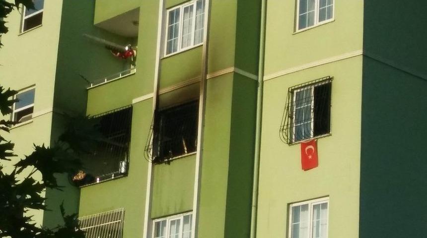Gaziantep&rsquo;te Apartmanda &Ccedil;ıkan Yangın Korkuttu