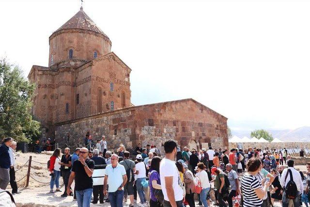 Akdamar’daki Ermeni Ayinine Doğru