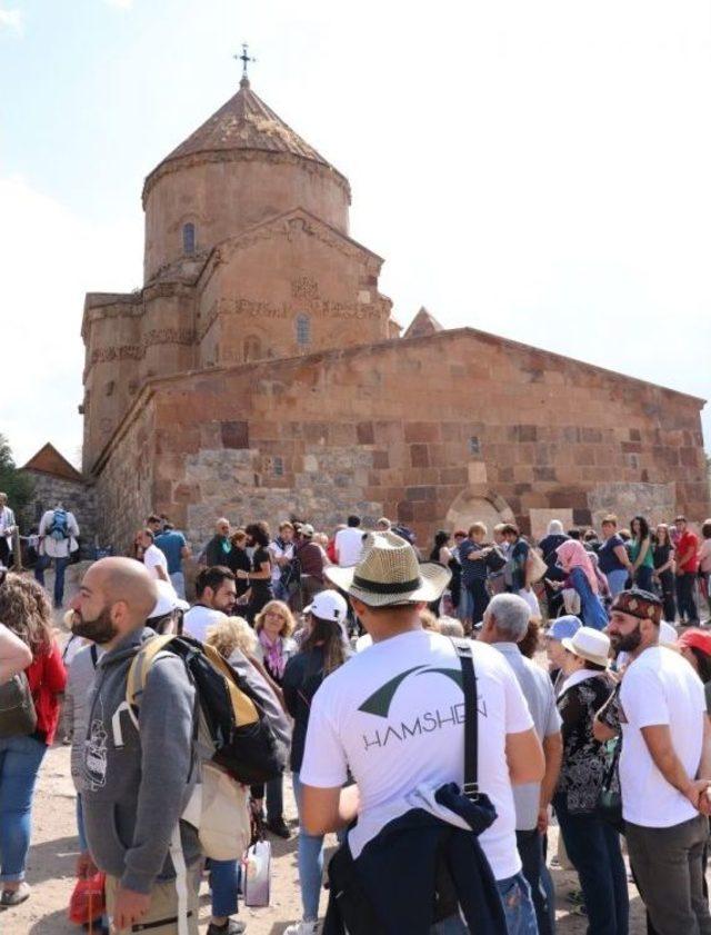 Akdamar’daki Ermeni Ayinine Doğru