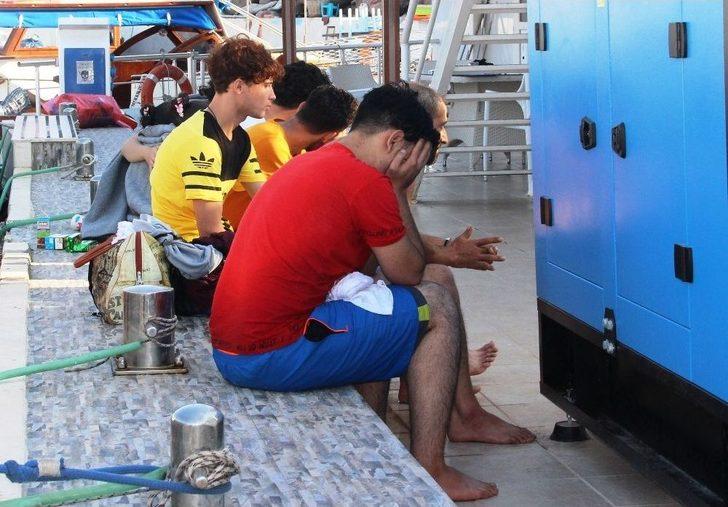 Ege Denizi’nde Batan Bottaki Göçmenleri Tur Teknesi Kurtardı G2