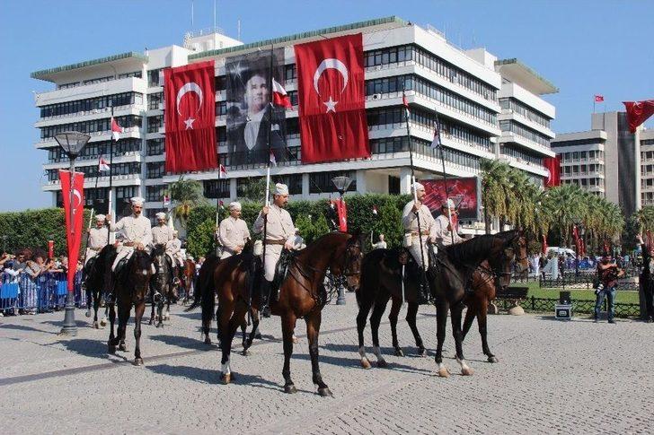 İzmir’in İşgalden Kurtuluşunun Yıl Dönümünde Duygulandıran Tören G1
