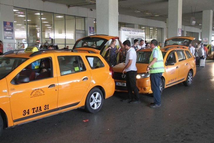 Atatürk Havalimanı’nda Bayram Dönüşü Yoğunluğu G4