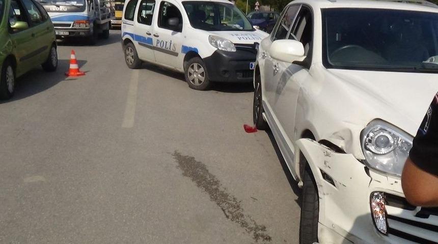 Karab&uuml;k&rsquo;te İki Otomobil &Ccedil;arpıştı: 8 Yaralı