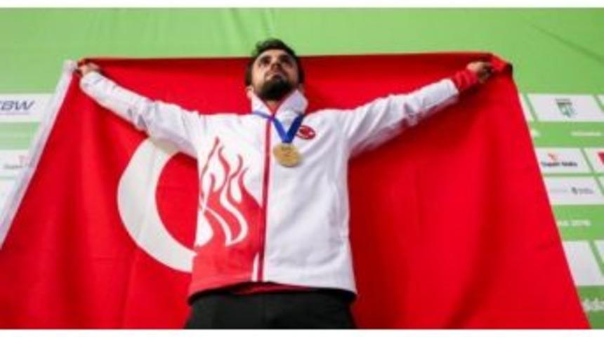 Keyseri Şekersporlu Milli G&uuml;reş&ccedil;i Ekrem &Ouml;zt&uuml;rk D&uuml;nya Şampiyonu Oldu