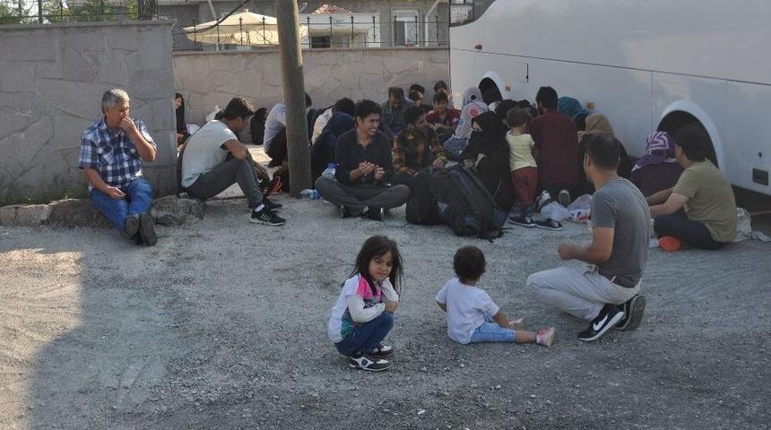 &Ccedil;anakkale&rsquo;de 56 Ka&ccedil;ak G&ouml;&ccedil;men Yakalandı