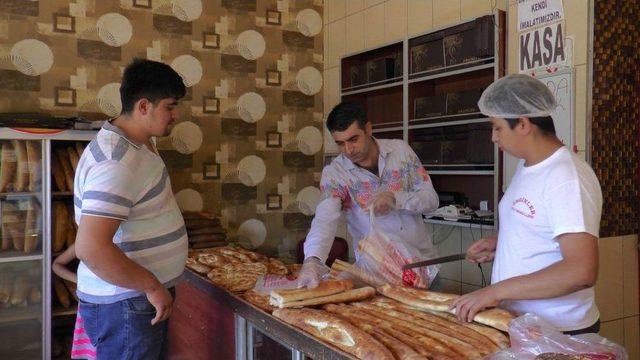 (özel Haber) Esnaftan Dolar Bozdurana Ücretsiz Ekmek Kampanyası